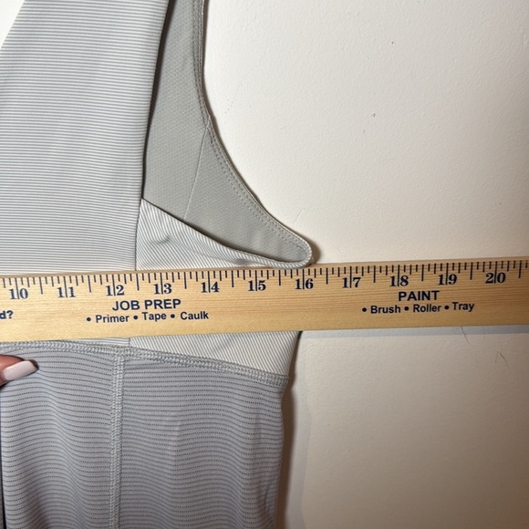 Lululemon Women’s Hustle And Bustle Drawstring Waist White Gray Tank Top Sz 10 - Picture 9 of 11